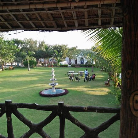Royal Club & Resort Ahmedabad Exterior foto