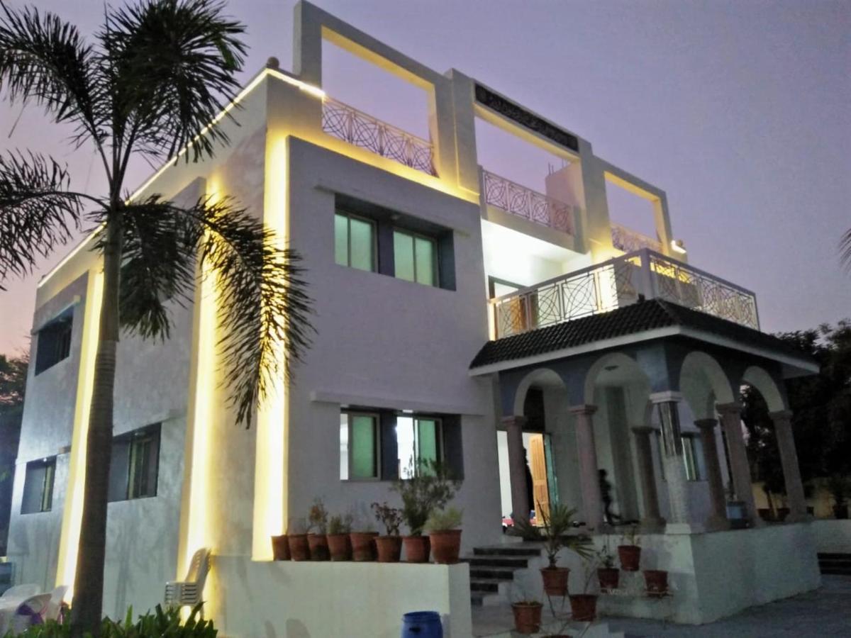 Royal Club & Resort Ahmedabad Exterior foto