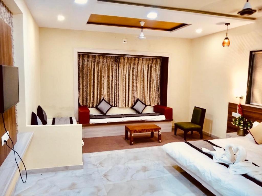 Royal Club & Resort Ahmedabad Exterior foto